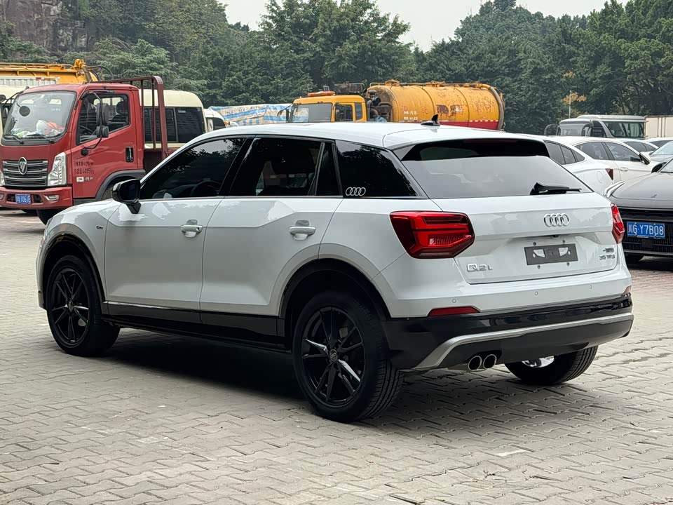 Audi Q2L