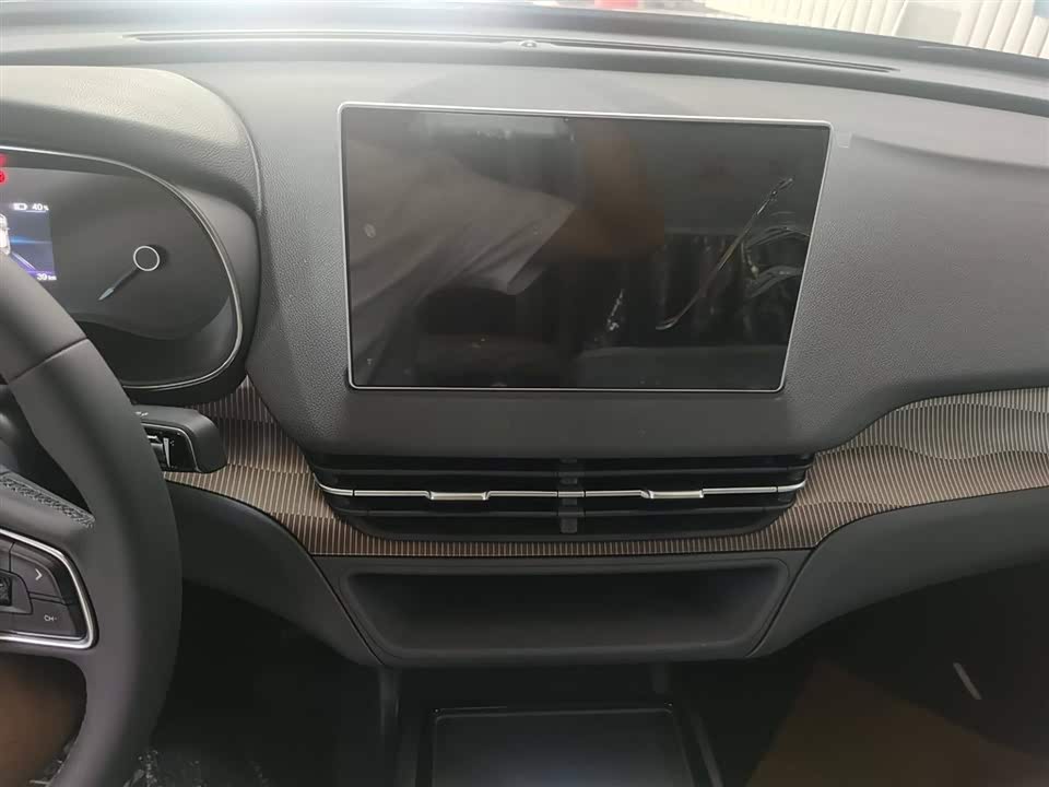 Hongqi E-QM5