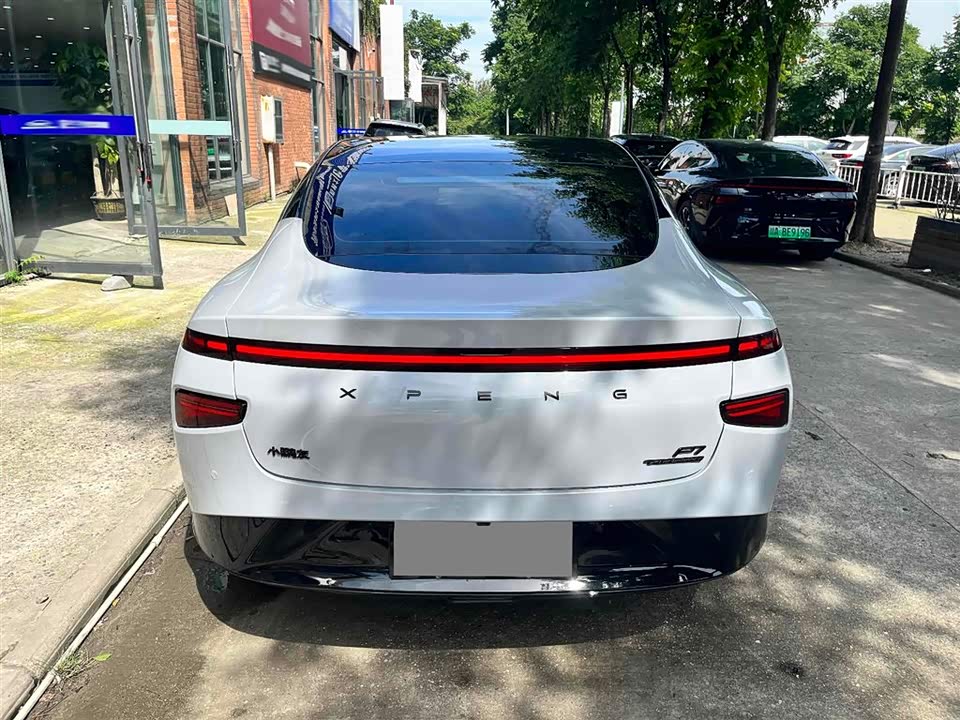 XPENG P7