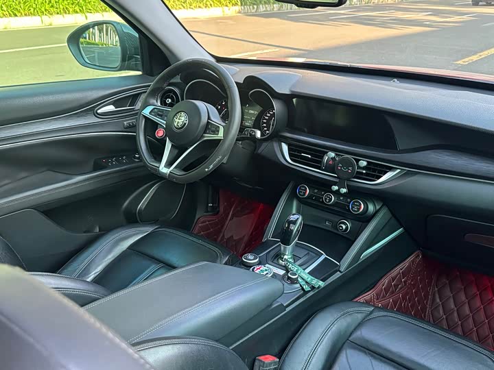 Alfa Romeo Stelvio si tan wei 2017 2.0T 200HP jing ying ban