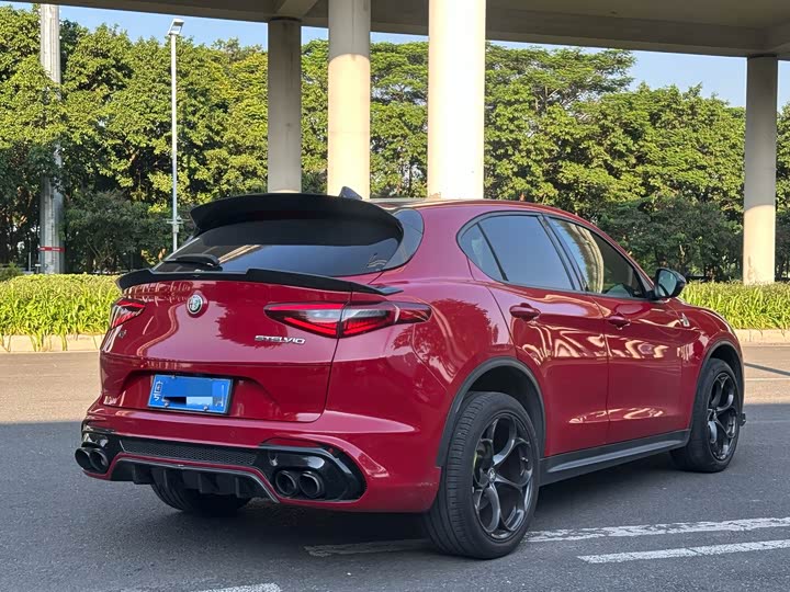 Alfa Romeo Stelvio si tan wei 2017 2.0T 200HP jing ying ban