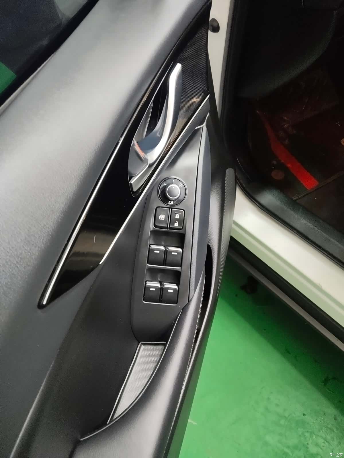 Mazda CX-4, 2023 21