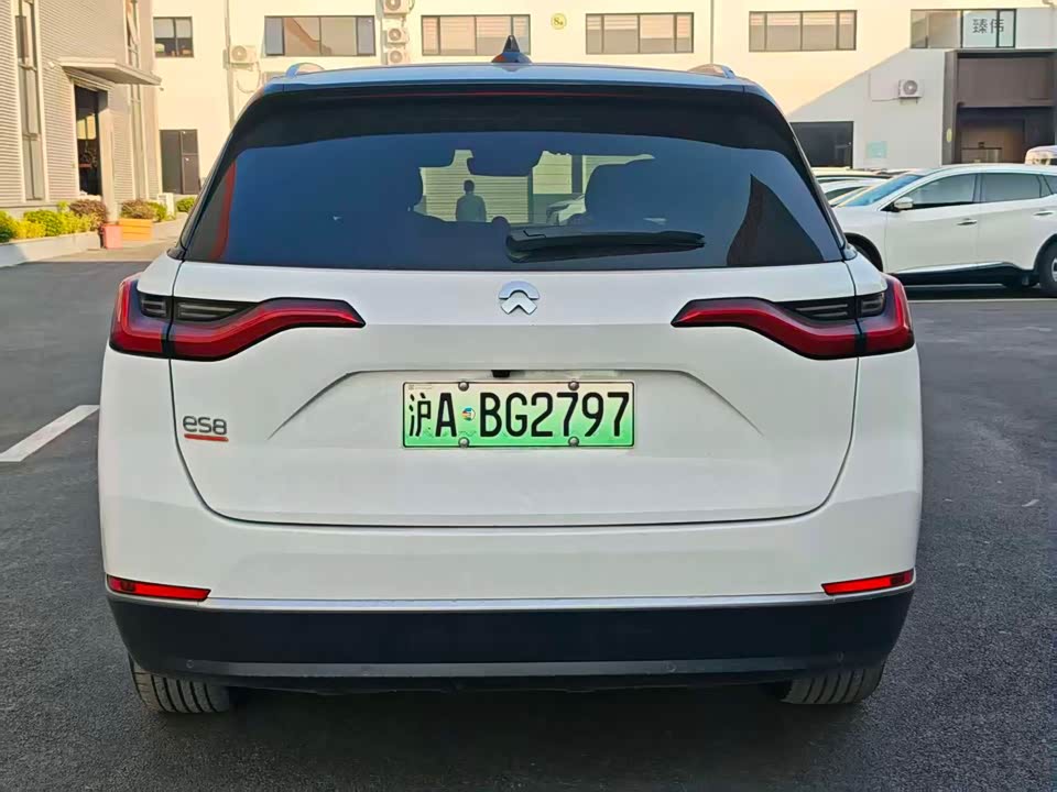 NIO ES8