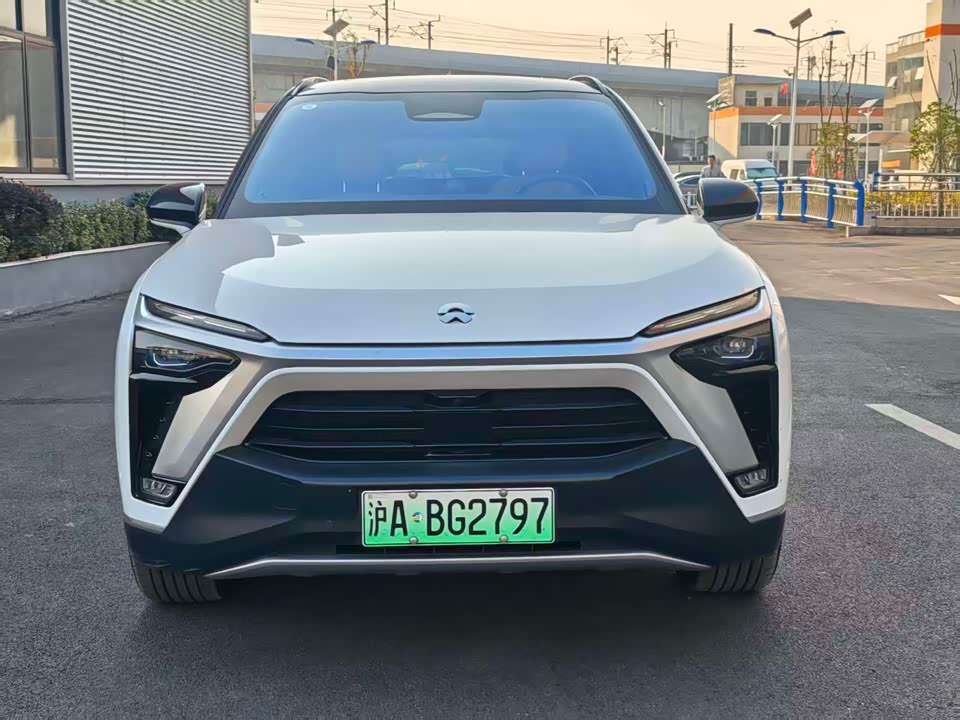 NIO ES8