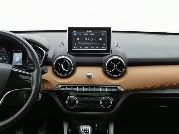 BAIC shen bao X35 2016 1.5L МКПП Luxury