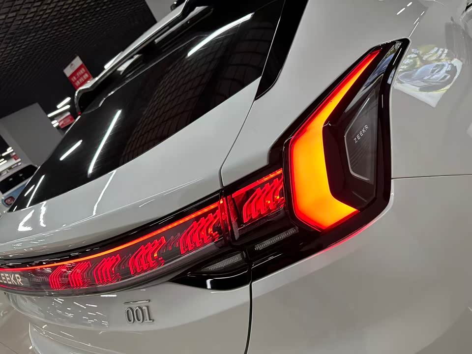 Zeekr 001