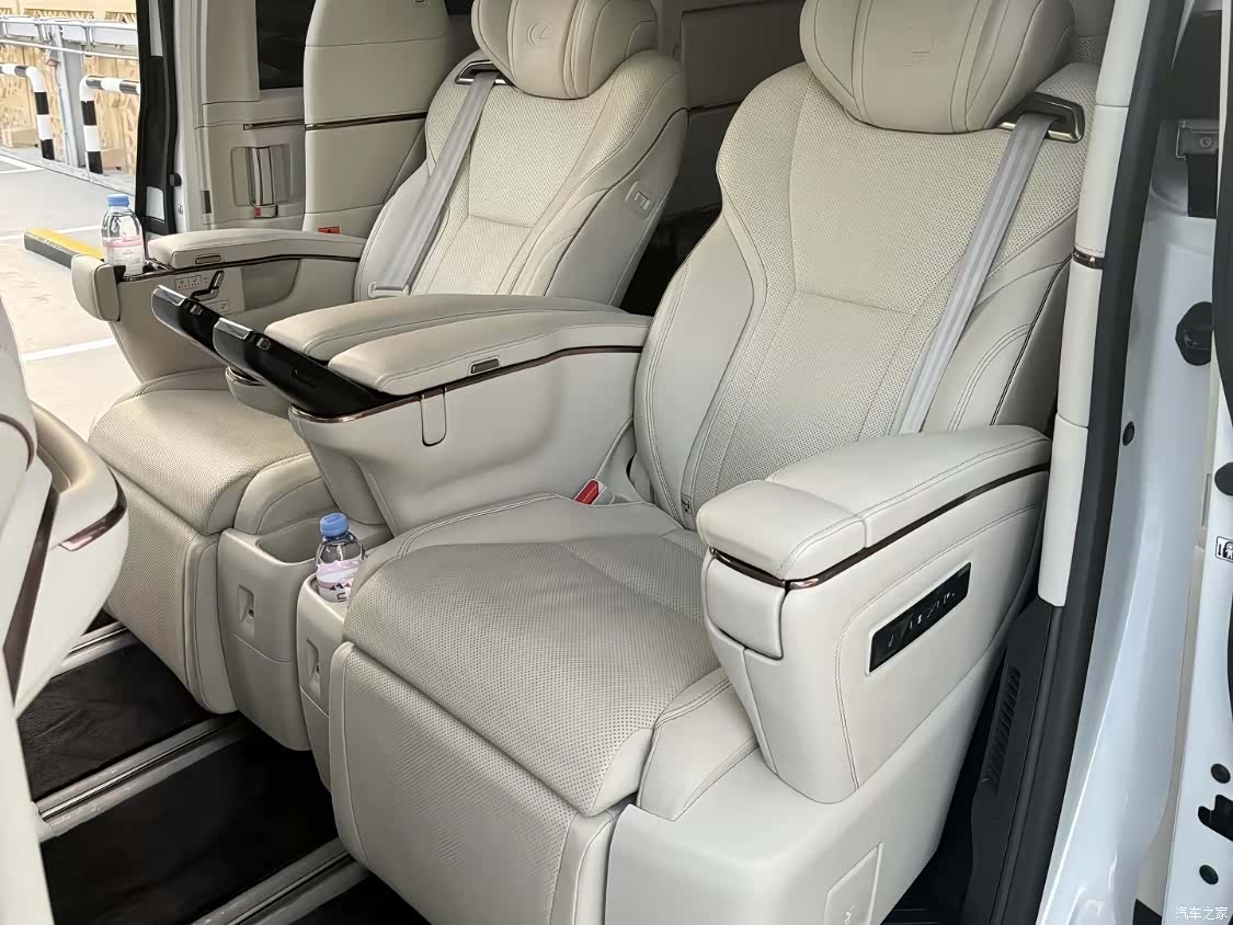 Lexus LM, 2025 15