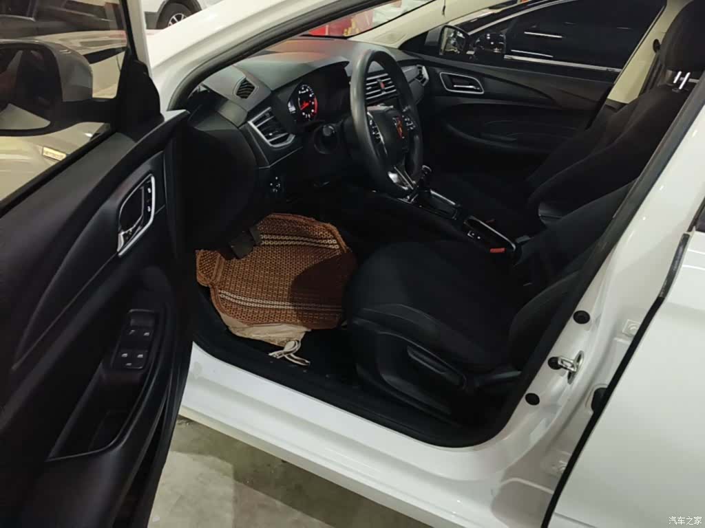 Roewe i5, 2019 16