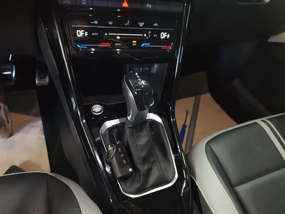 Volkswagen T-ROC exploring Songs