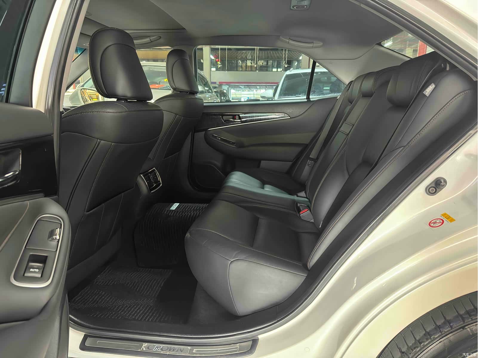 Toyota Crown, 2016 4