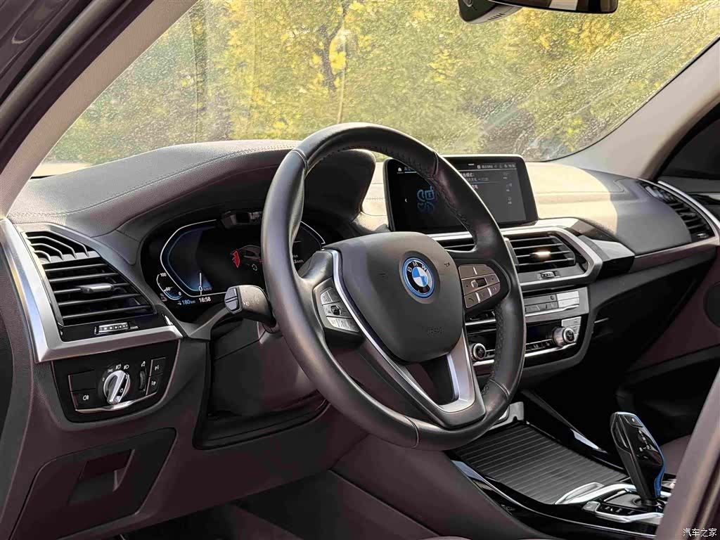 BMW iX3, 2021 все фото