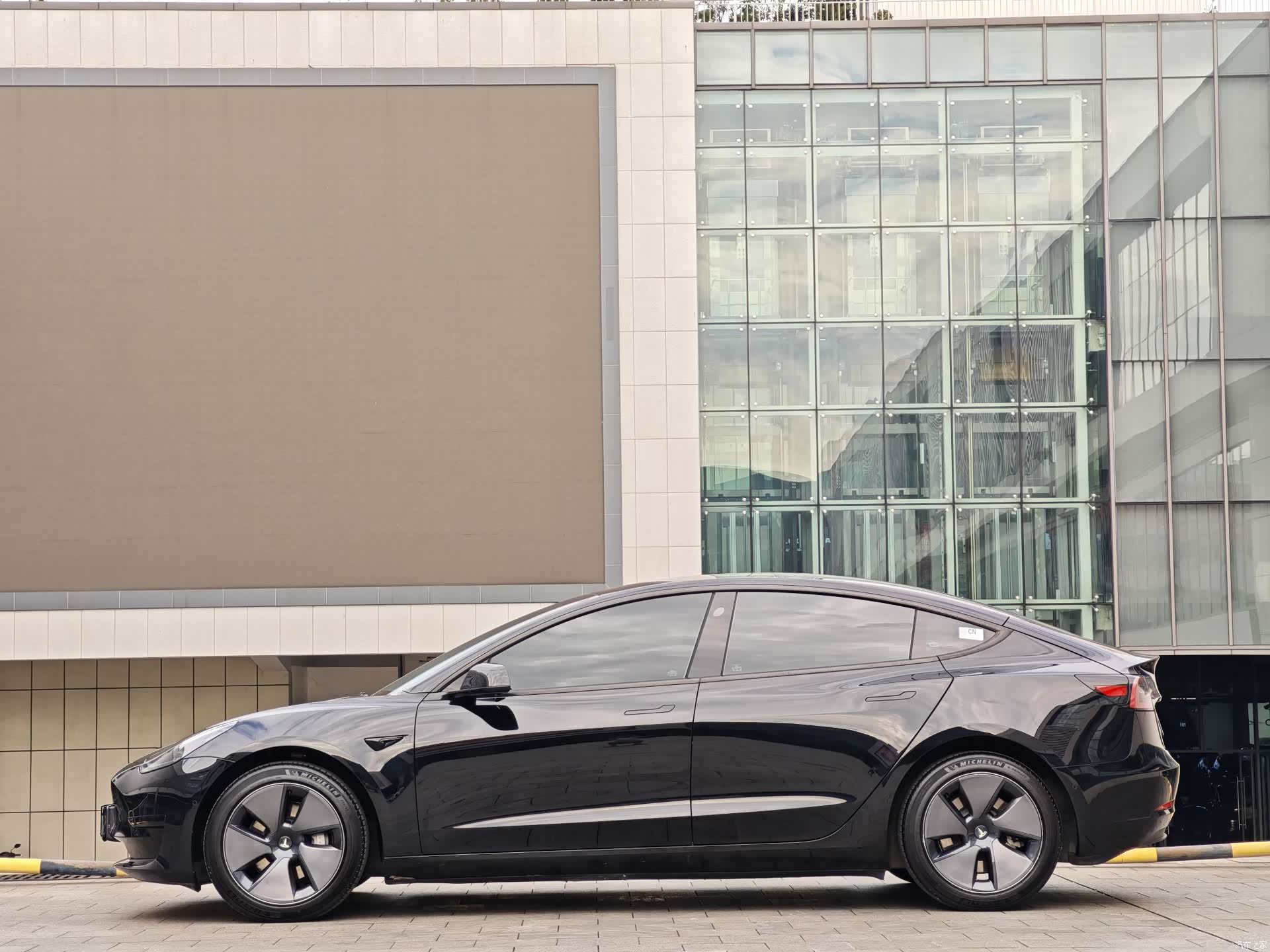 Tesla Model 3, 2023 4