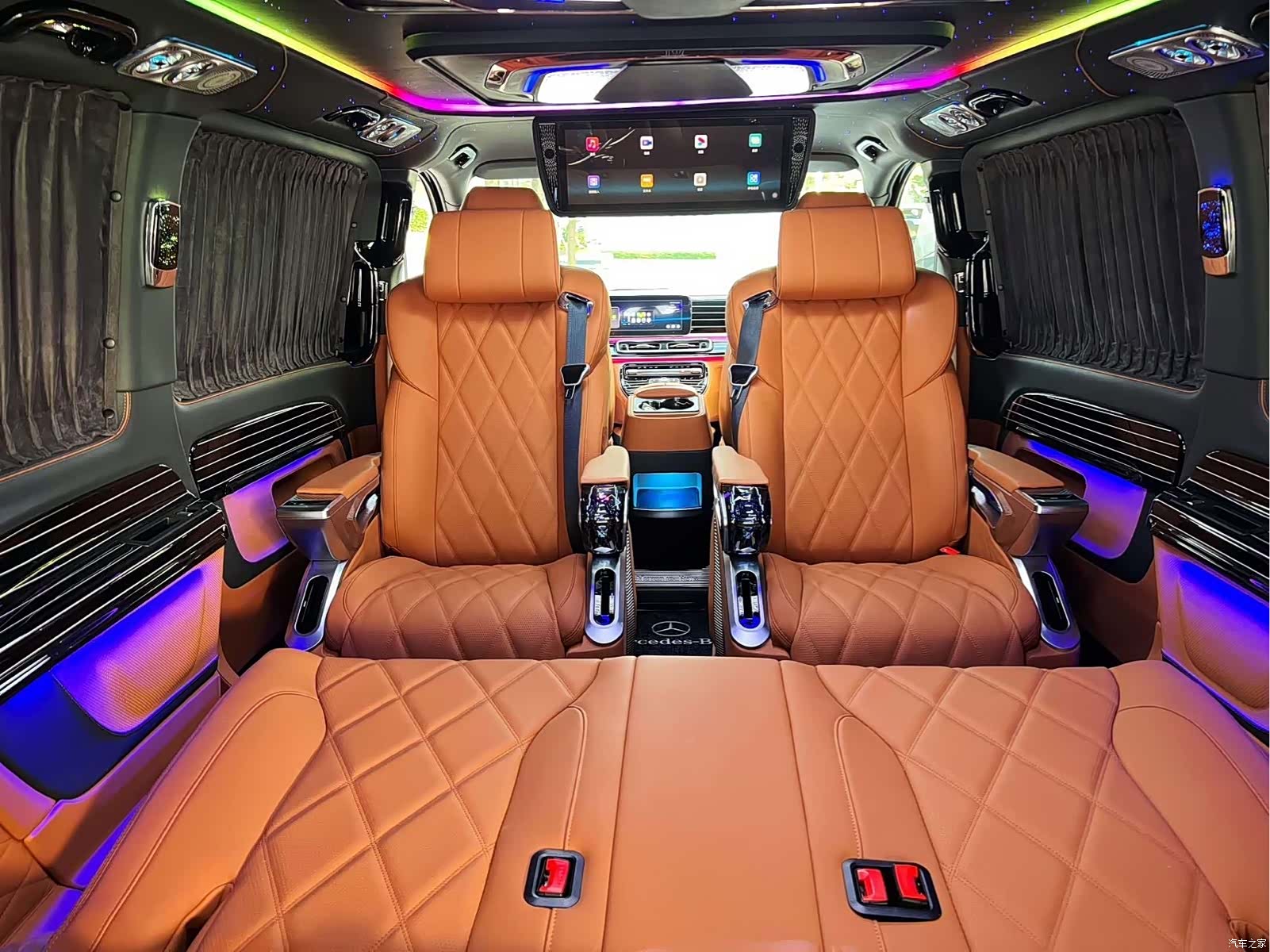 Mercedes-Benz 7, 2020 23