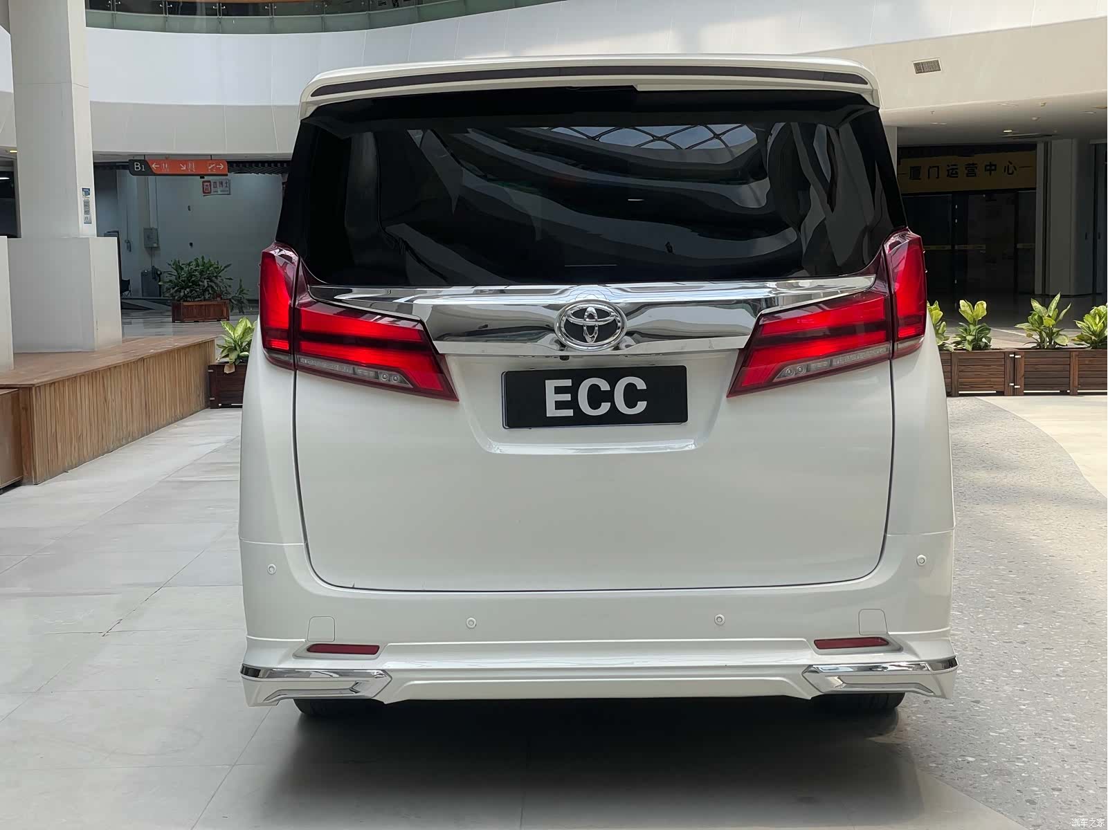 Toyota Alphard, 2011 6