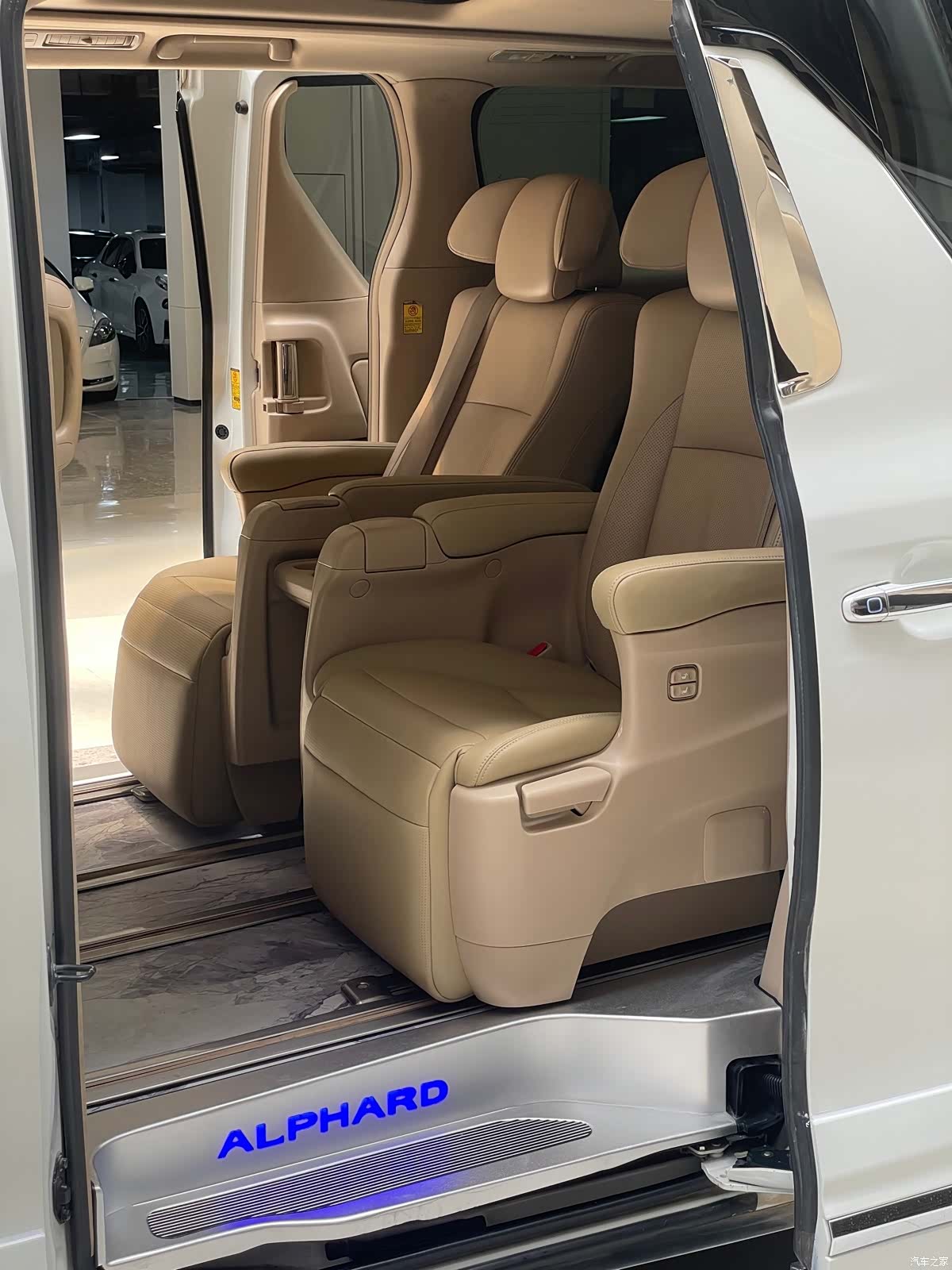 Toyota Alphard, 2011 17