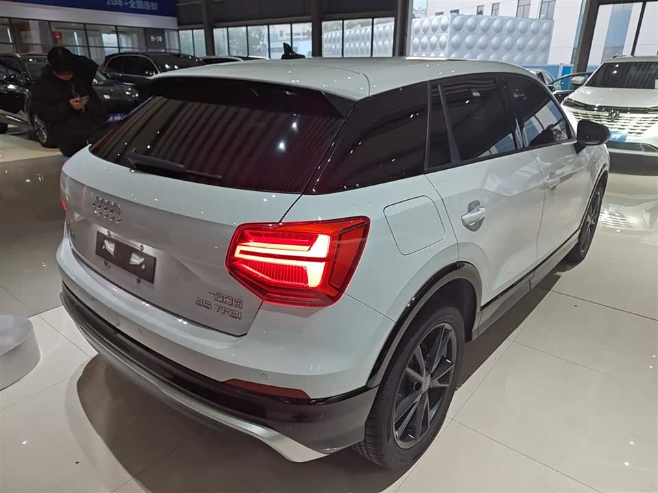Audi Q2L