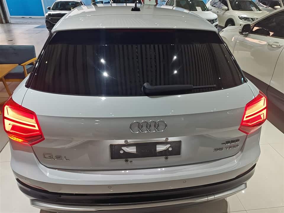 Audi Q2L