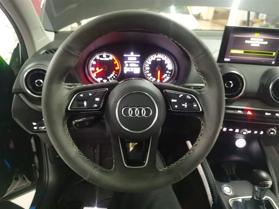 Audi Q2L