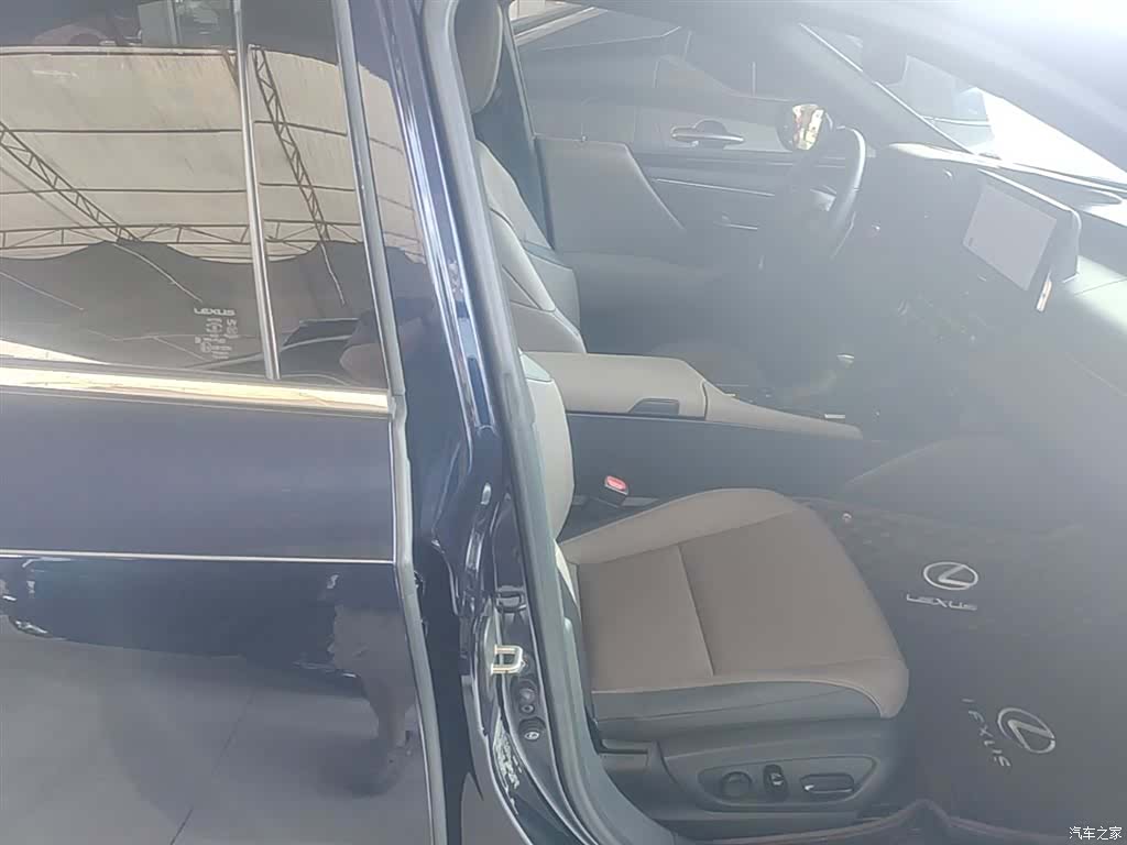 Lexus ES, 2023 25