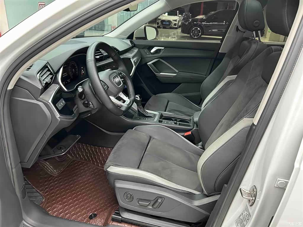 Audi Q3, 2022 11