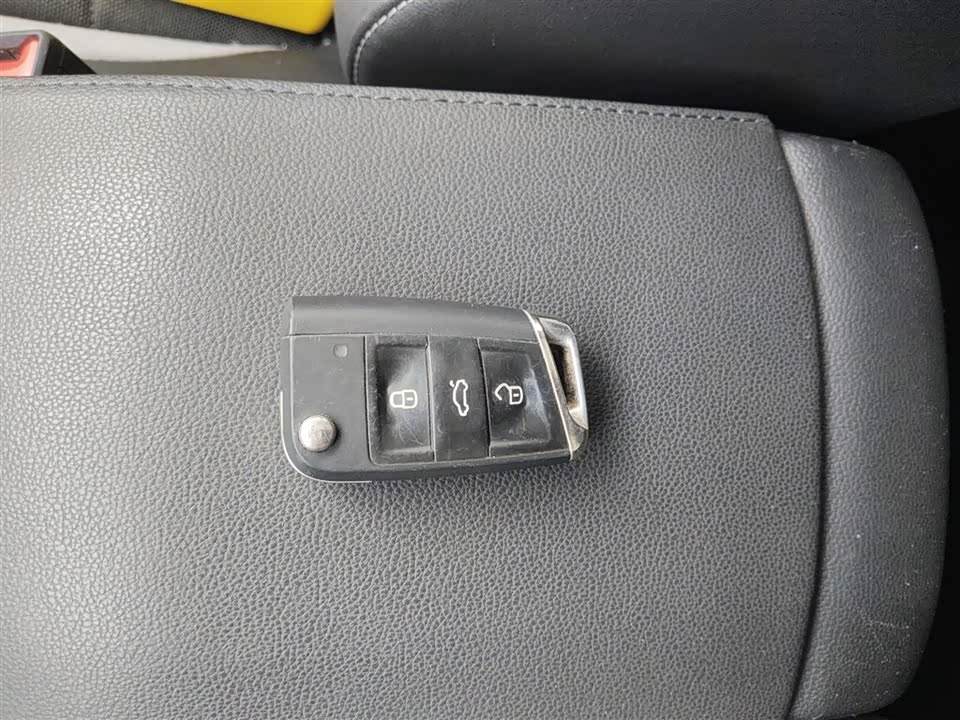 Volkswagen T-ROC exploring Songs