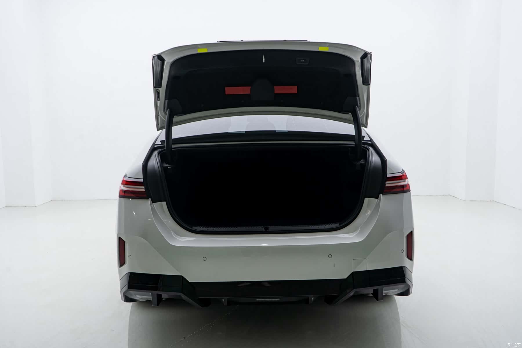BMW i5, 2025 23