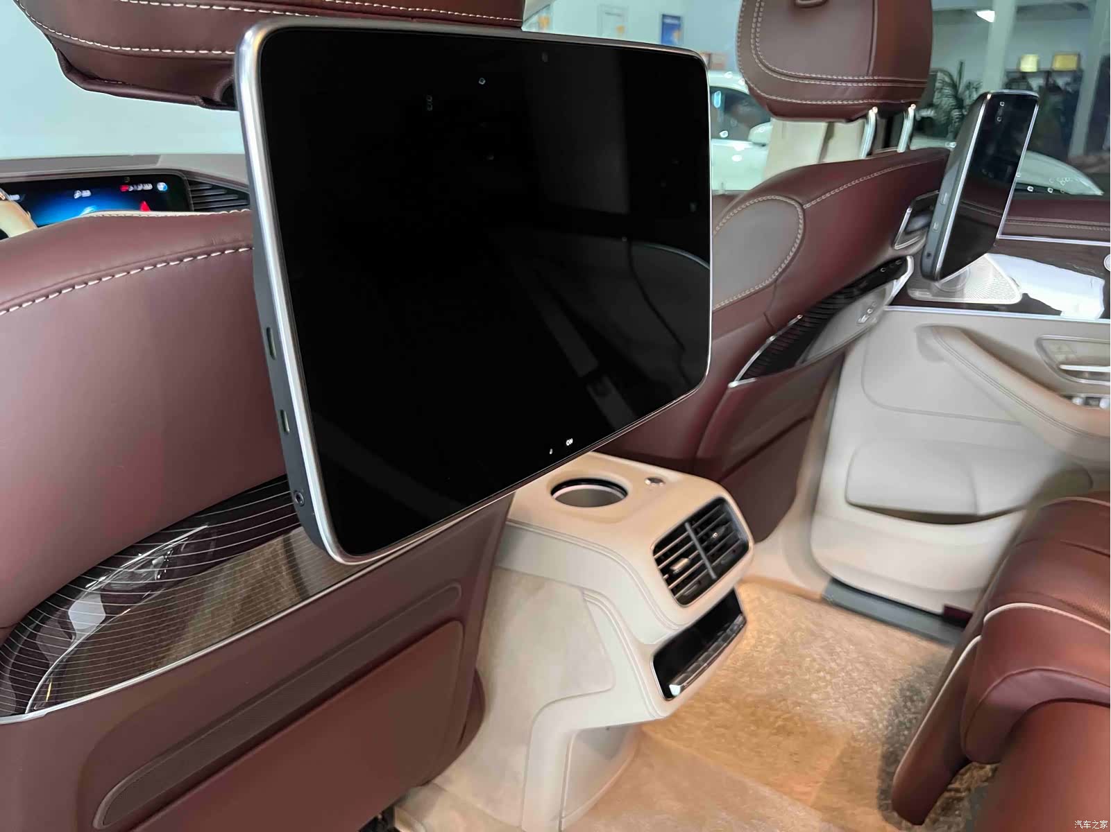 Maybach GLS, 2023 26