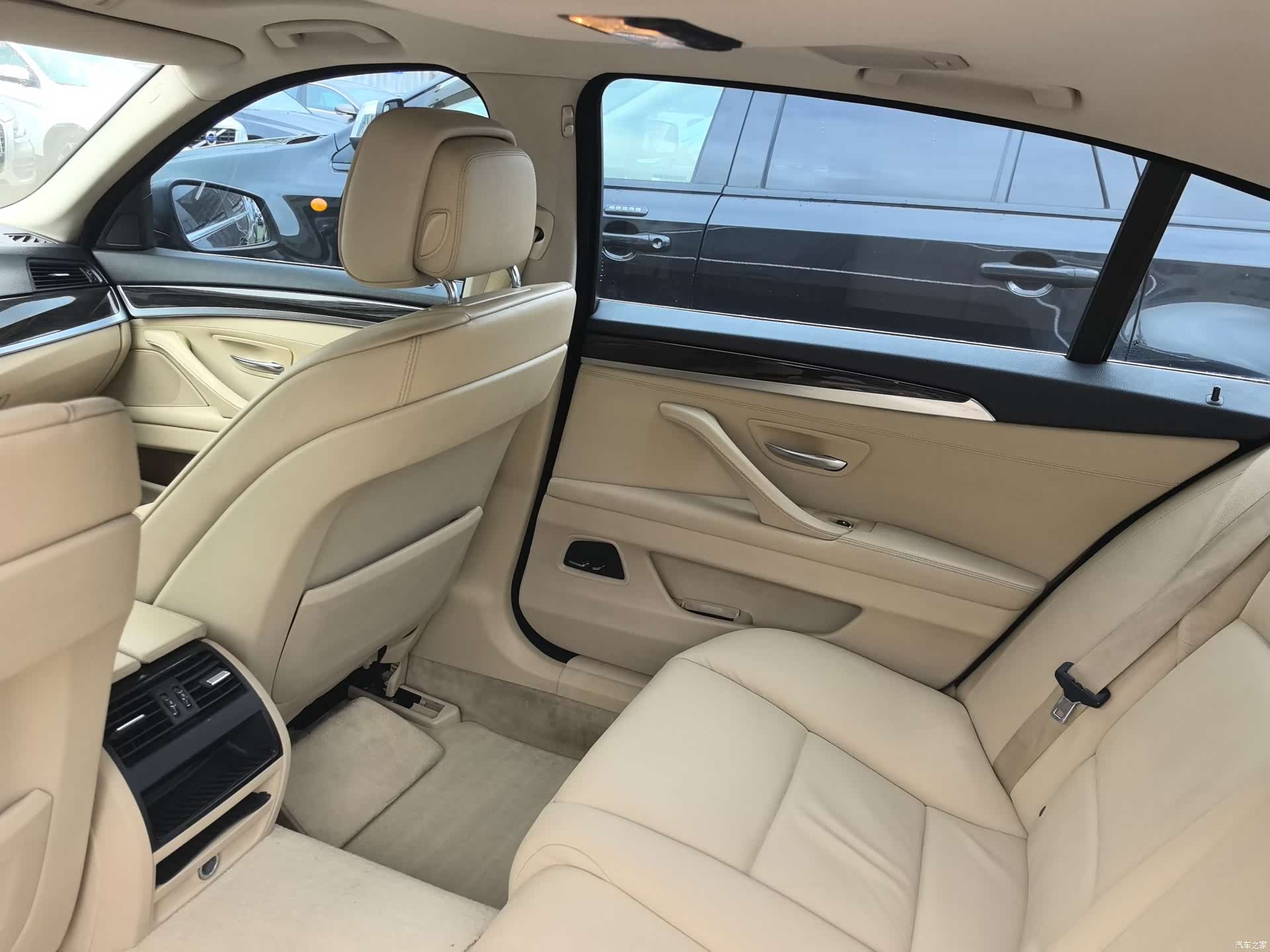 BMW 5 Series, 2012 11