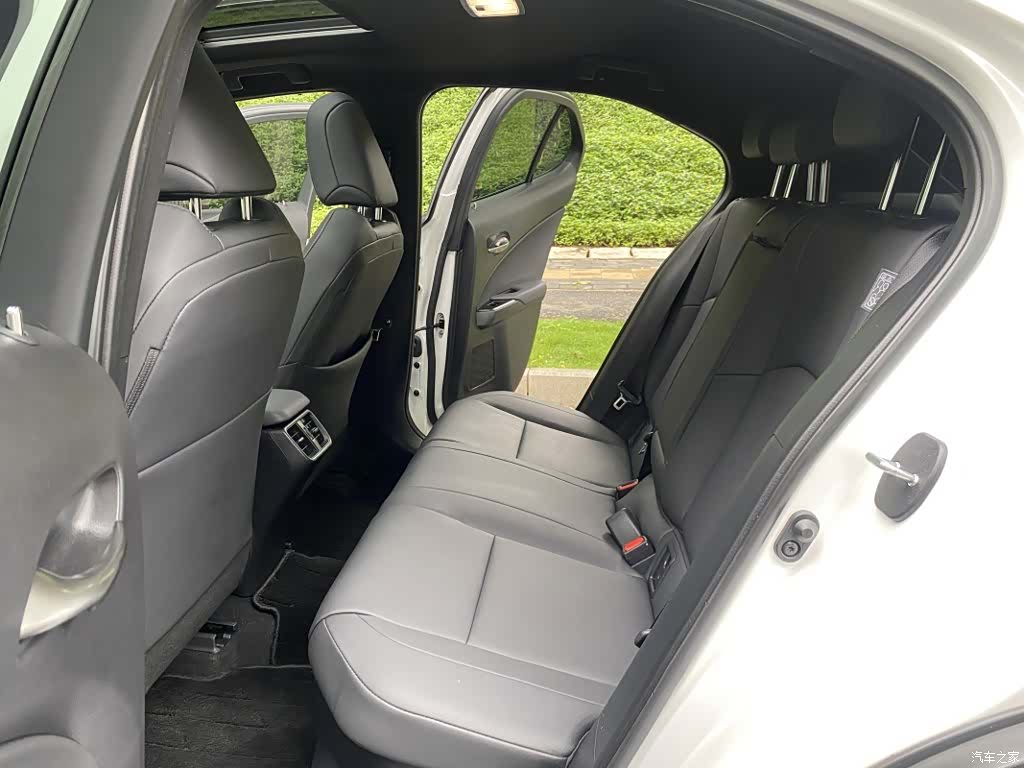 Lexus UX, 2024 2