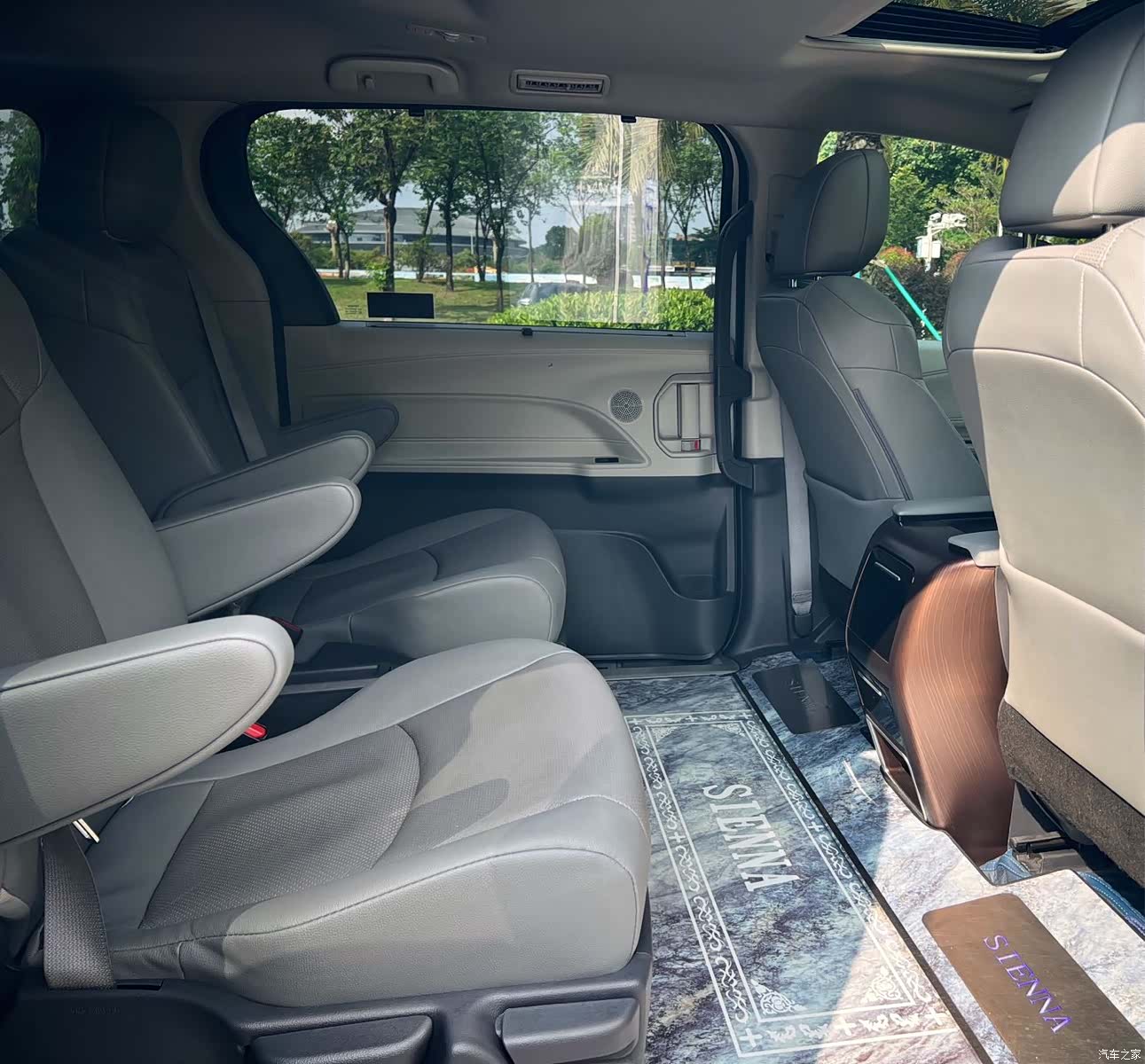 Toyota Sienna, 2023 12