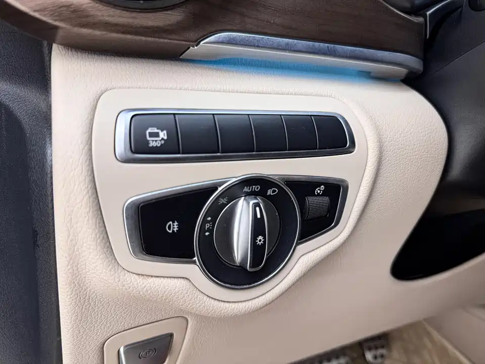 Mercedes-Benz V-class