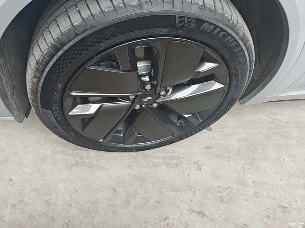 Li Auto L9, 2025 23