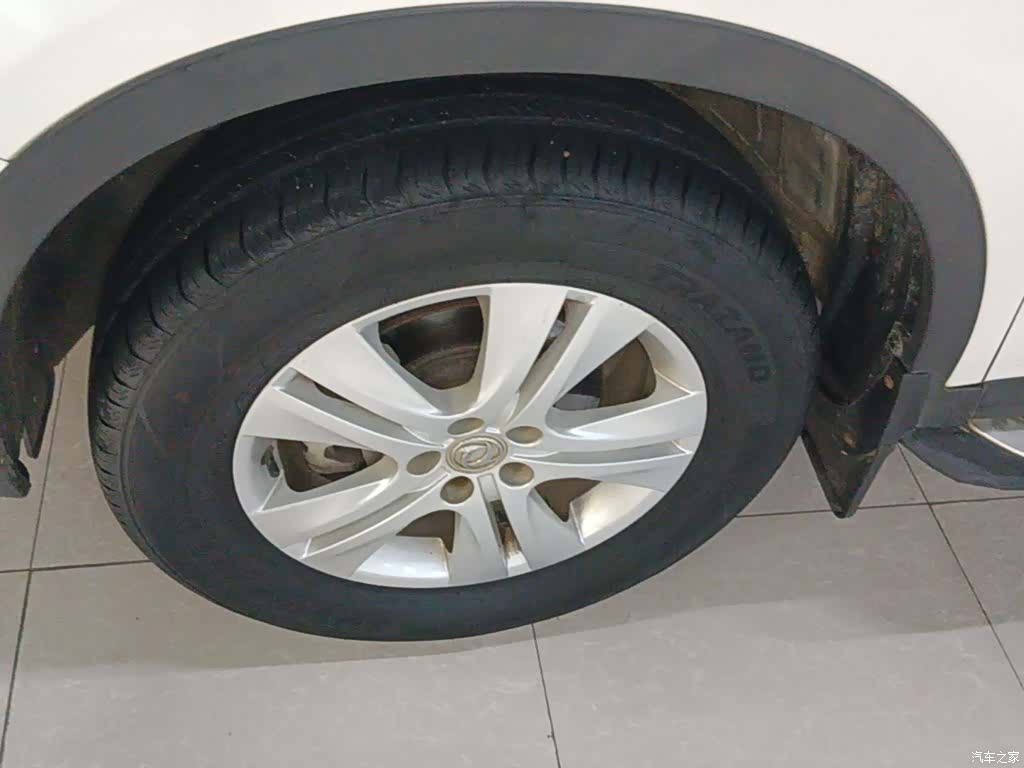 DongFeng AX7, 2015 23