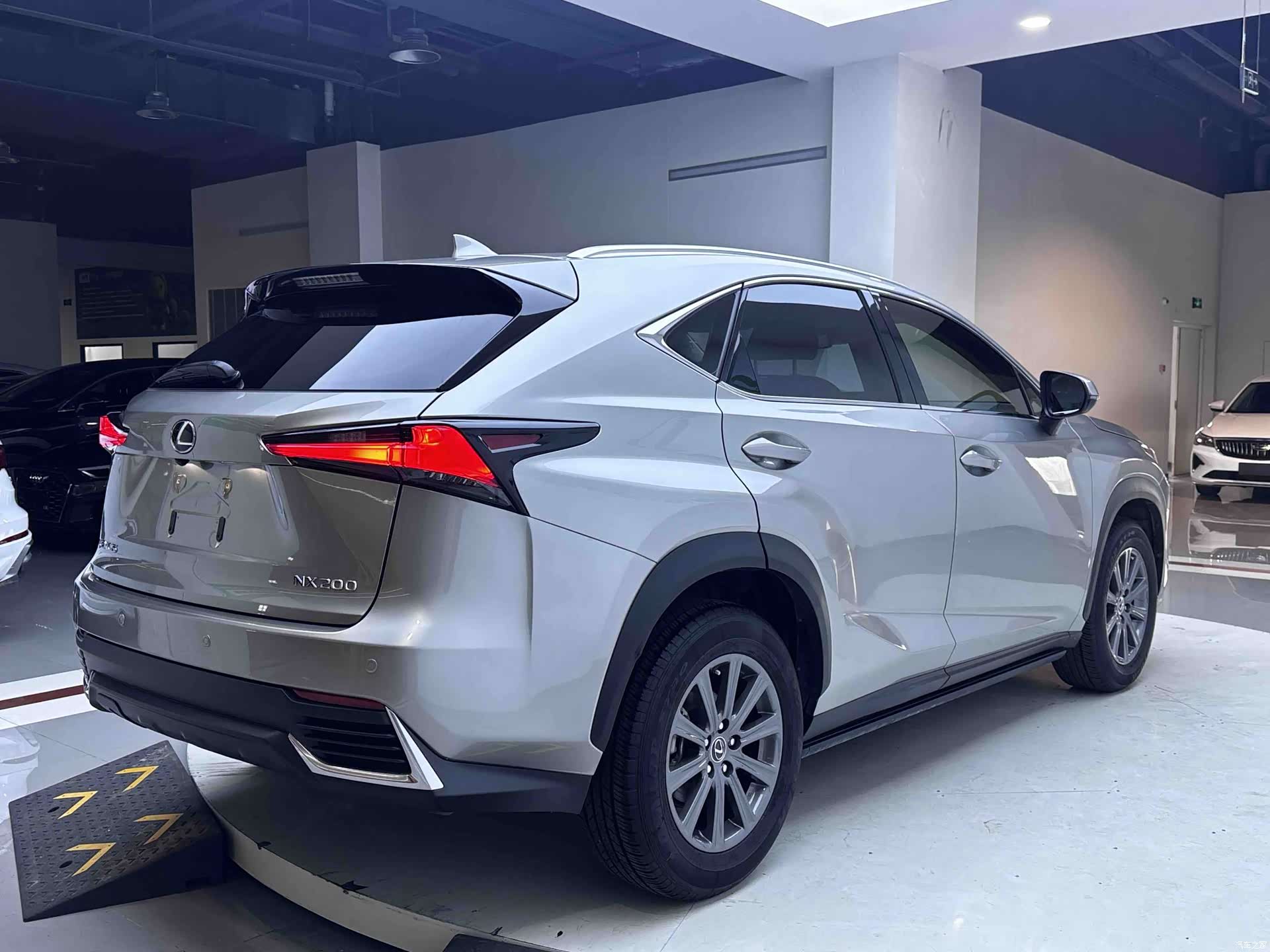 Lexus NX, 2021 22