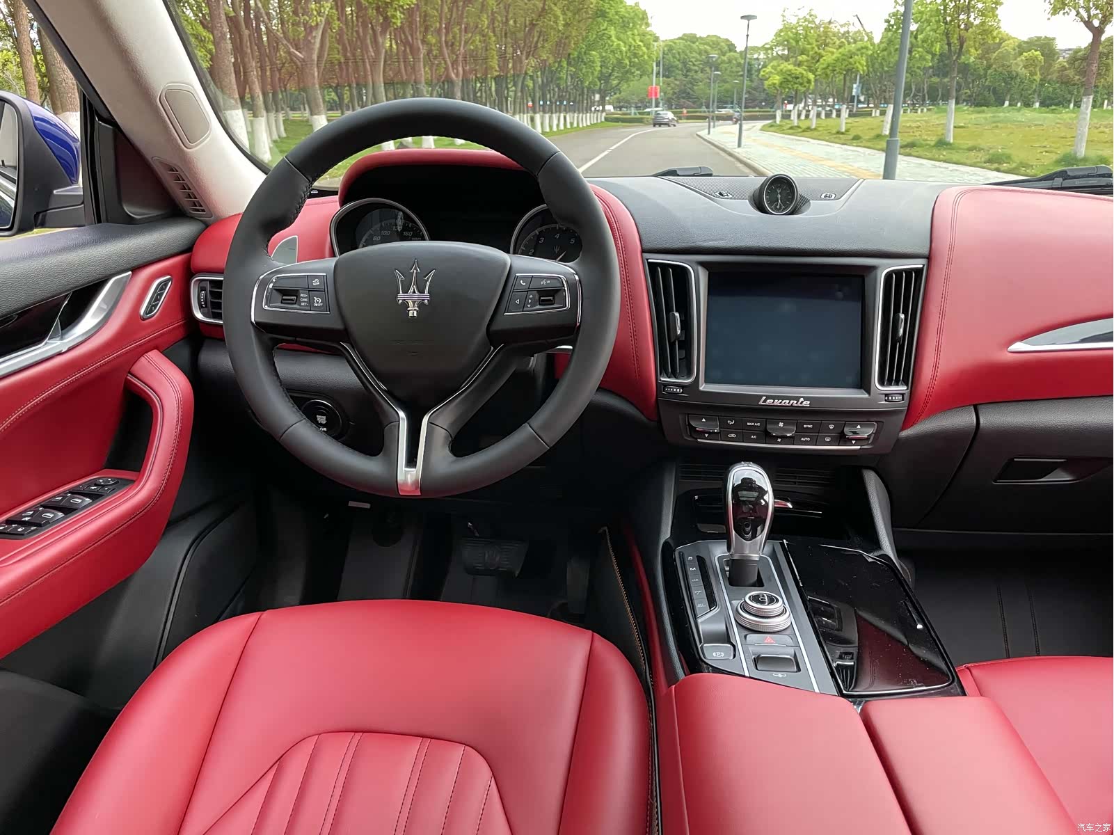 Maserati Levante, 2017 11