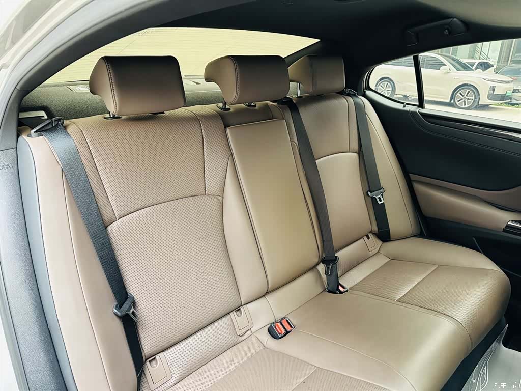 Lexus ES, 2024 8