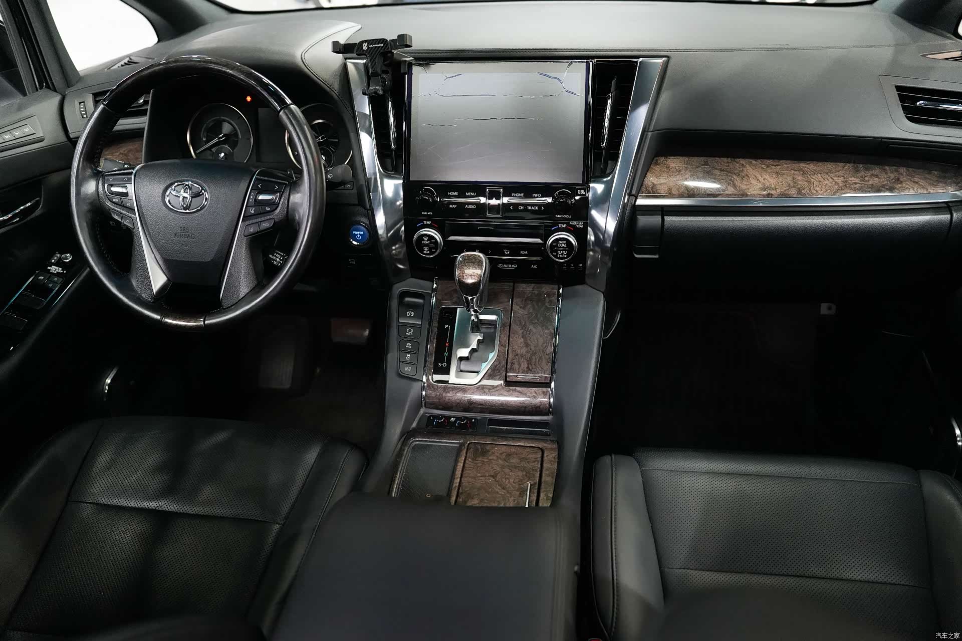 Toyota Alphard, 2022 35