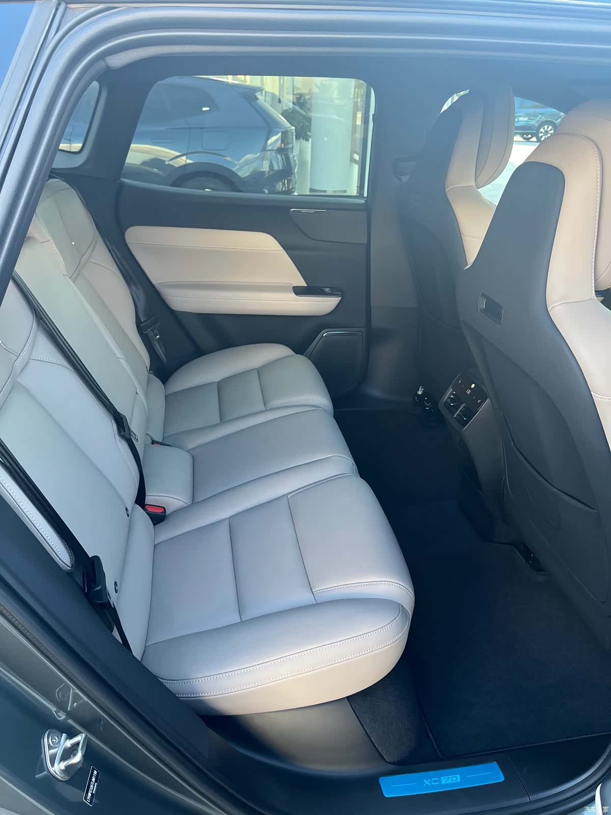 Volvo XC70, 2025 10