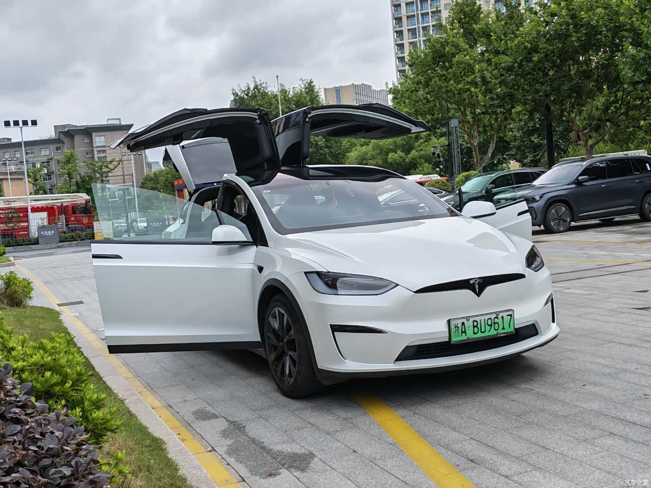 Tesla Model X, 2023 3
