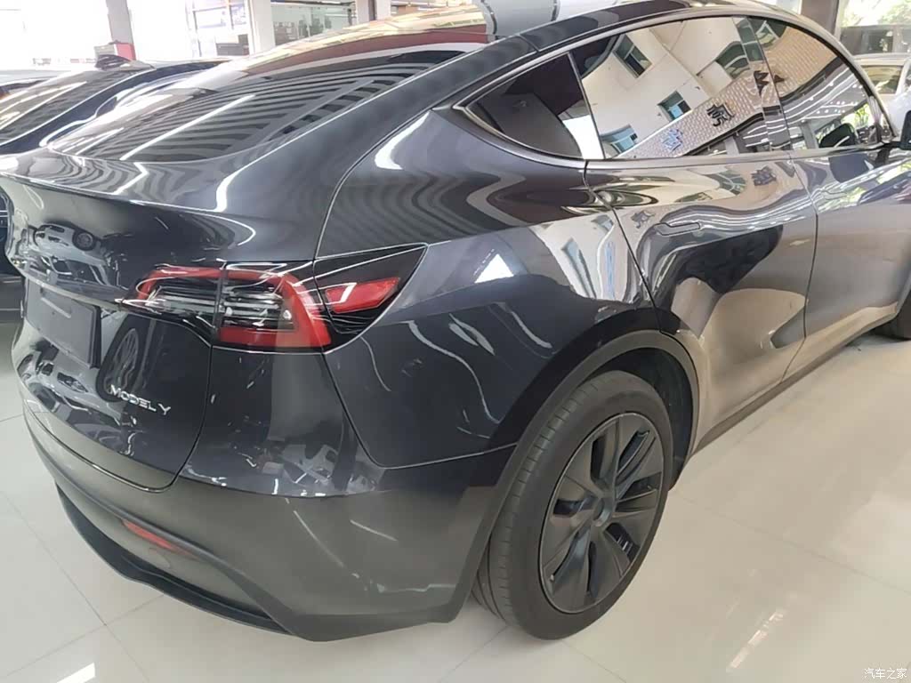 Tesla Model Y, 2024 7