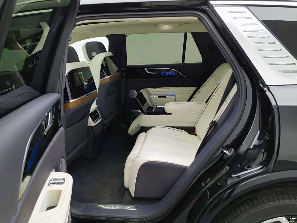 Hongqi E-HS9, 2022 15