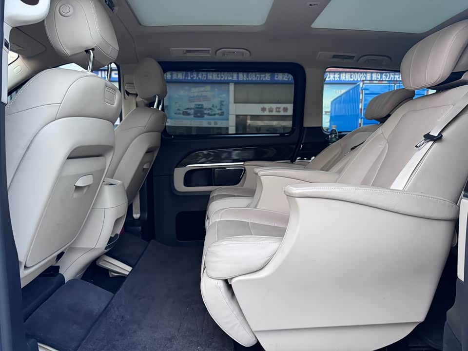 Mercedes-Benz V-class