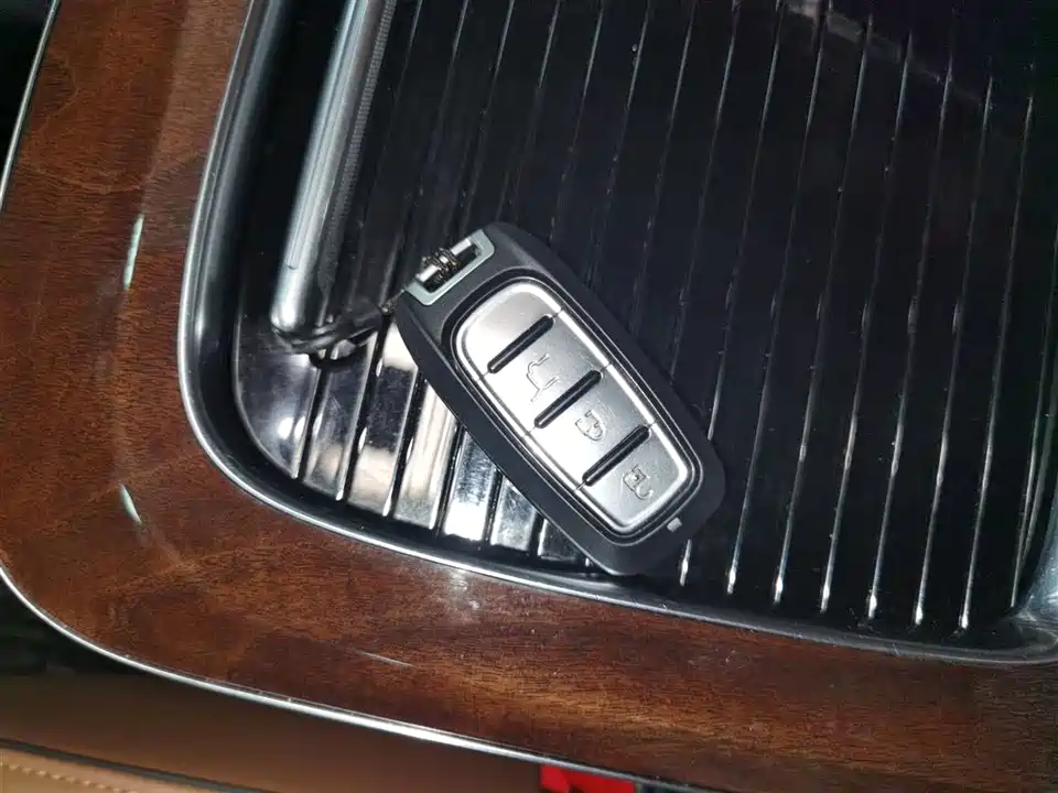 Hongqi HQ9