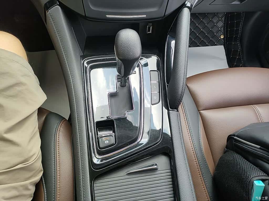 DongFeng AX7, 2018 14