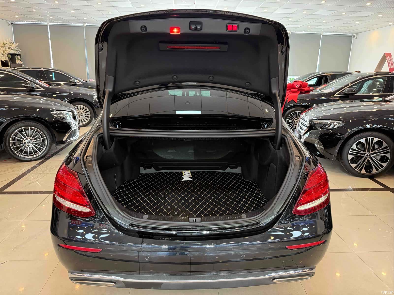Mercedes-Benz E-Class, 2019 13