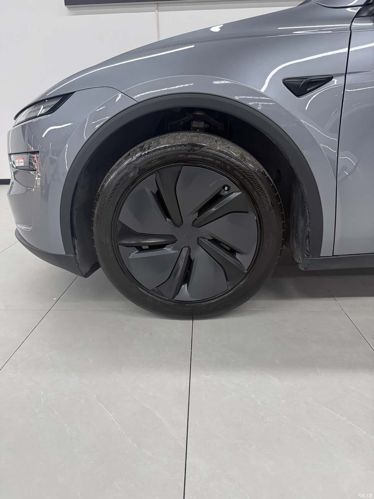 Tesla Model Y, 2025 4
