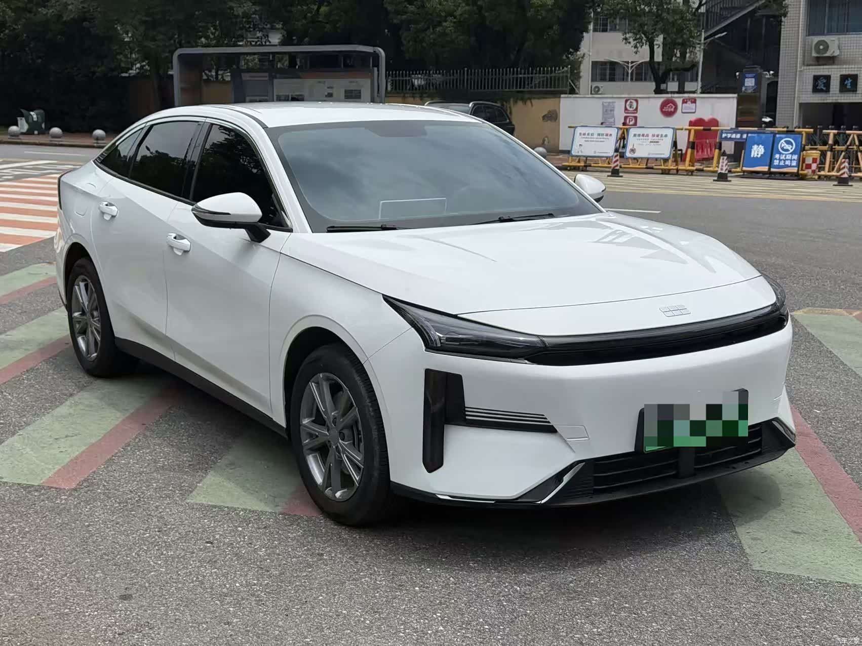 Geely Galaxy L6, 2025 3