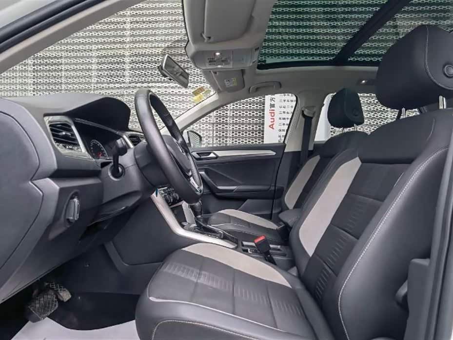 Volkswagen T-ROC exploring Songs