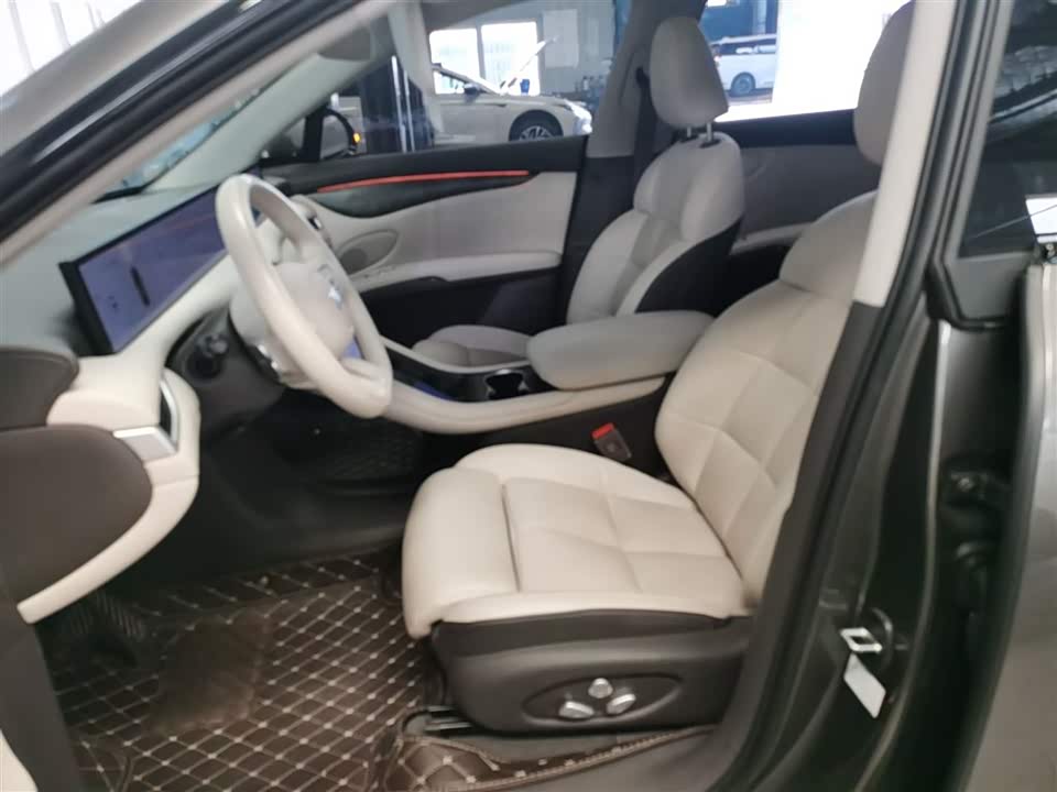IM Motors Zhiji LS6 IM Motors Zhiji LS6