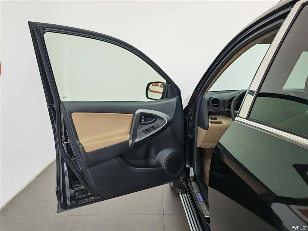 Toyota RAV4, 2012 8